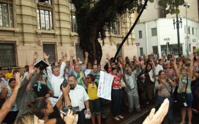 EM ASSEMBLEIA, SERVIDORES NÃO ACEITAM REPOSIÇÃO SALARIAL OFERECIDA PELO TJSP