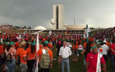 PEC 241/2016 (55/2016) – Manifestantes são agredidos pela policia durante ato em Brasília