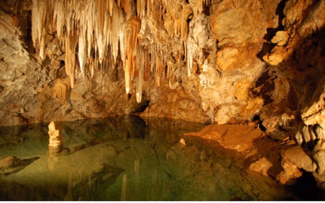 Estalactites e estalagmites