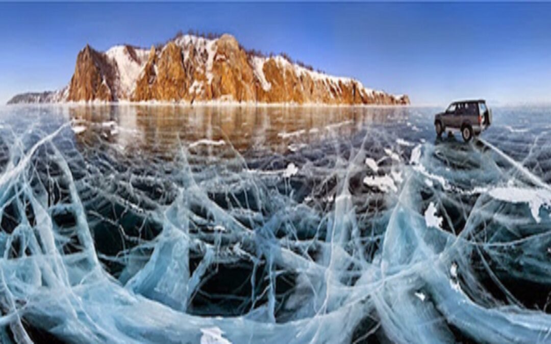 Gelo turquesa no Lago Baikal, Rússia