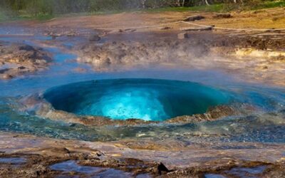 Gêiser Strokkur antes da erupção, Islândia