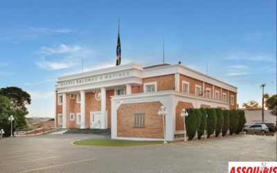 Departamento jurídico da Assojuris entregando direitos à servidores.