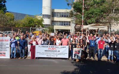 Ato de Ribeirão Preto reúne centenas de servidores – a indignação permanece.