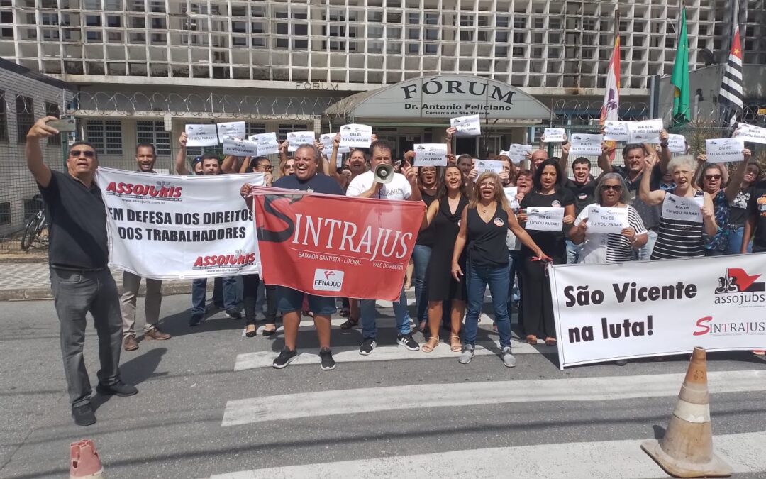 São Vicente – Servidores realizam ato em protesto contra presidência do TJ-SP