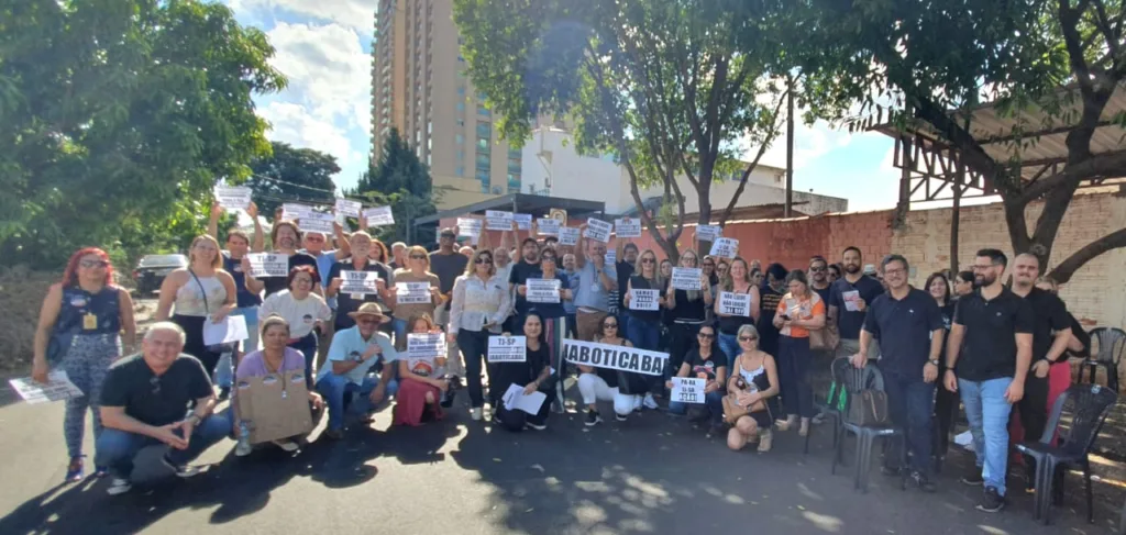 Servidores do forum de Ribeirão Preto estão parados