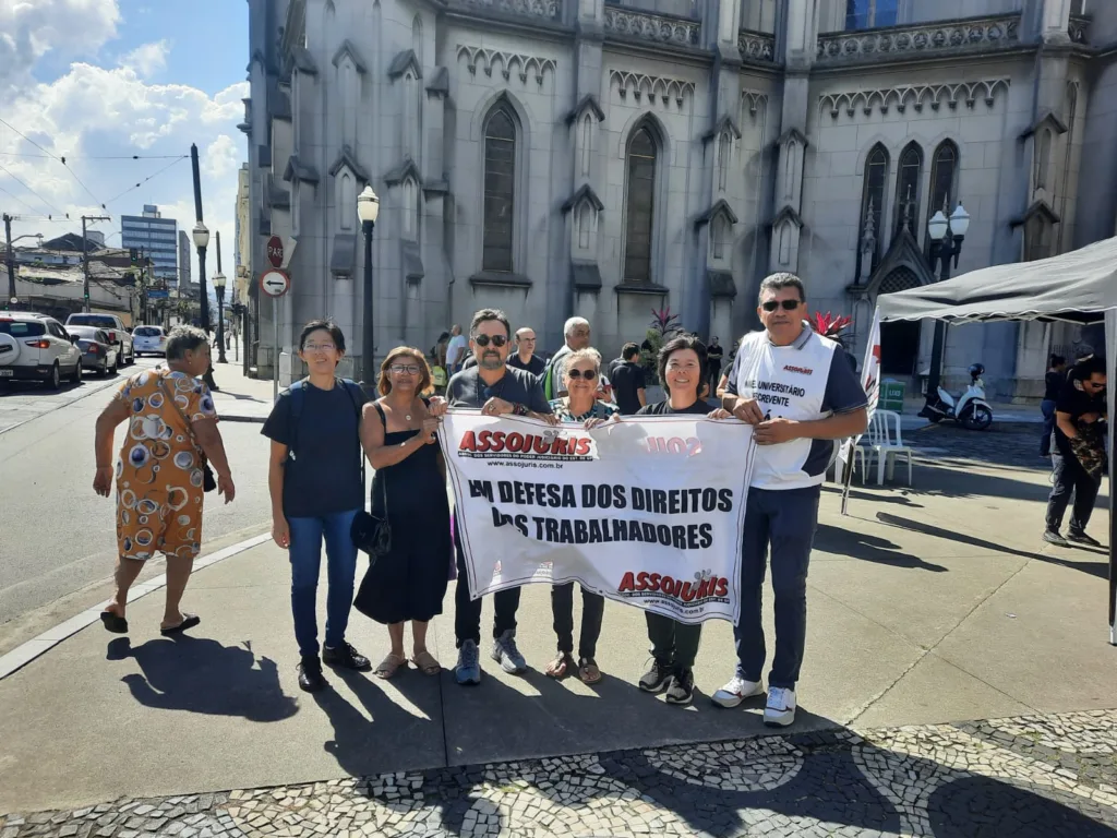Servidores do fórum de Santos estão parados
