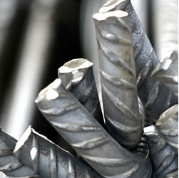 Por que o ímã atrai o ferro?