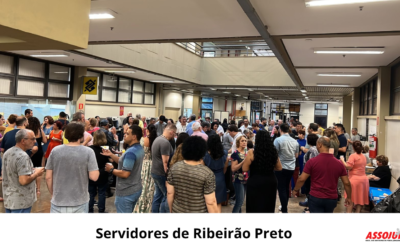 Trabalhadores do fórum de Ribeirão Preto em confraternização
