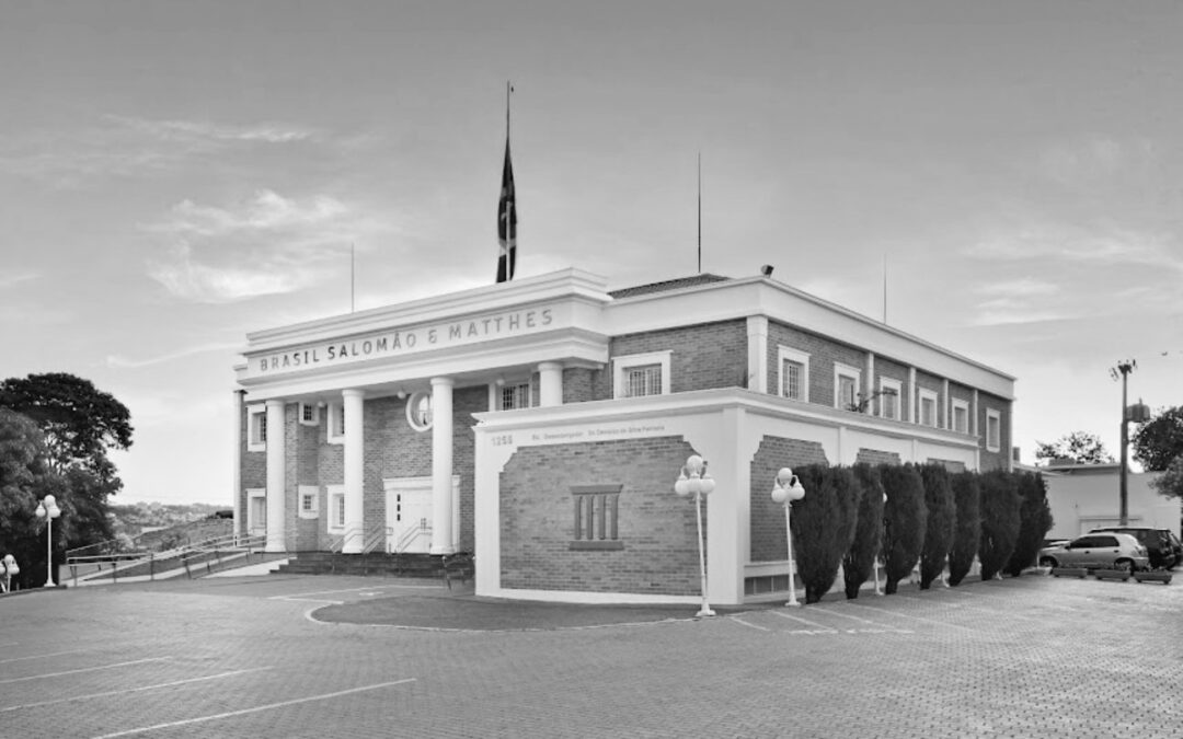 ⁠Grandes Homens e Uma Bandeira Triste – Um  Momento Difícil na Vida